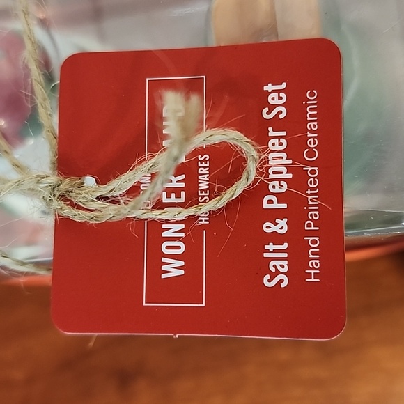 Christmas Salt and Pepper Set - Picture 2 of 3